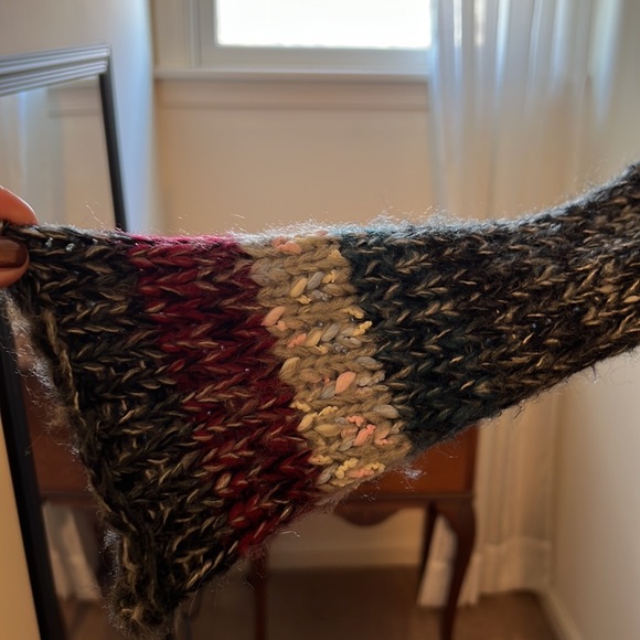 Hand knit cardigan sweater - Picture 4 of 13